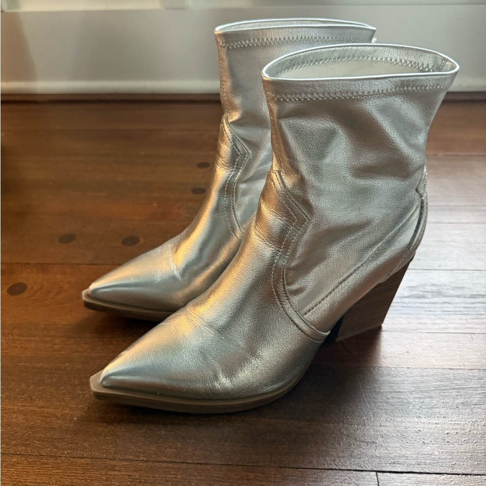 MIA Silver Rachelle Booties 7.5